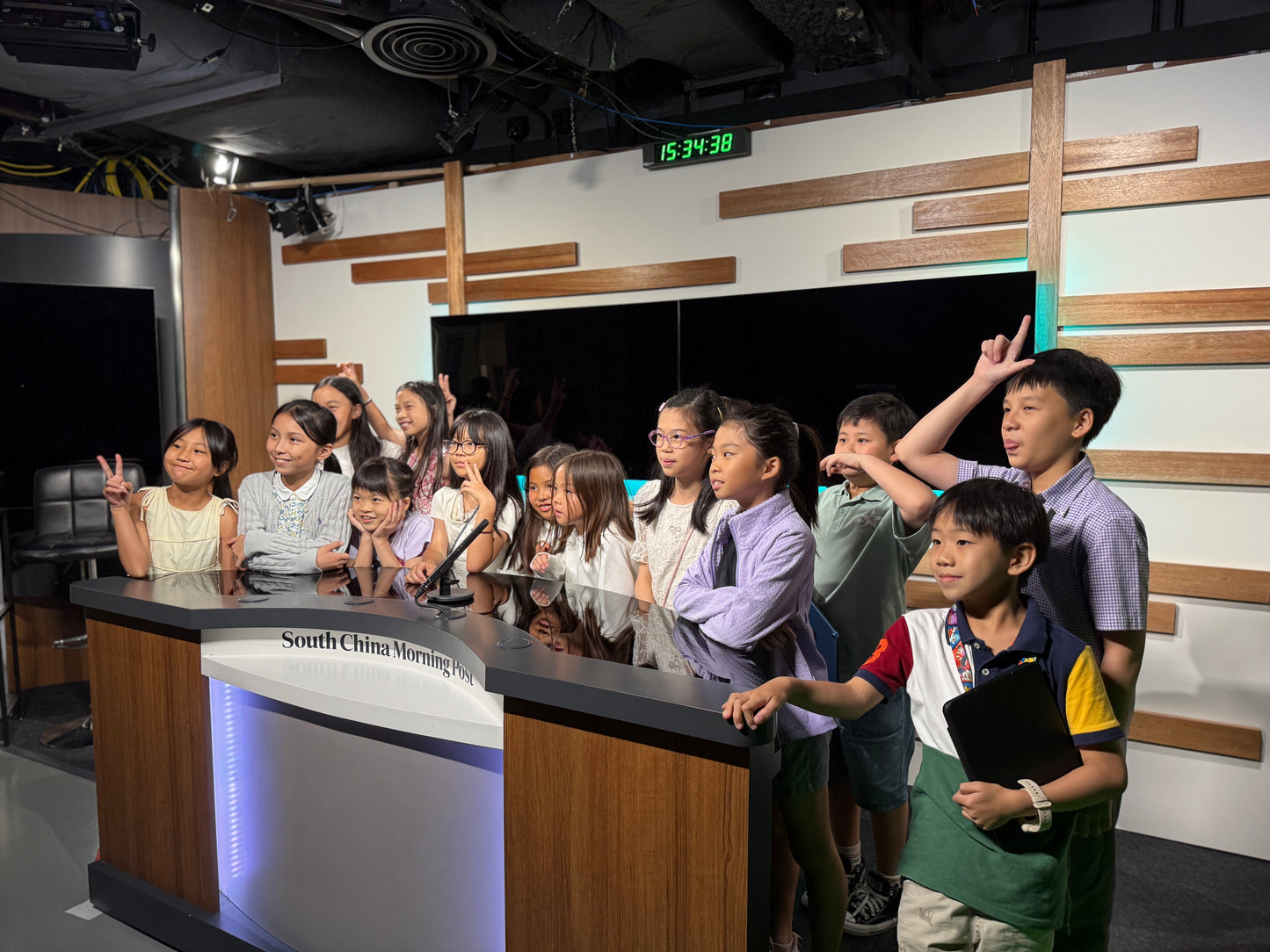 Junior Anchors of Joy: A Holiday Adventure | 冬日新聞小主播 (Age 6-8)
