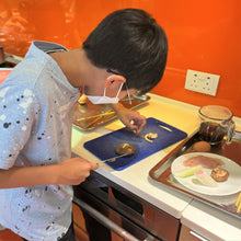 Load image into Gallery viewer, Little Master Chef | 小小烹飪大師 (Ages 8-13)
