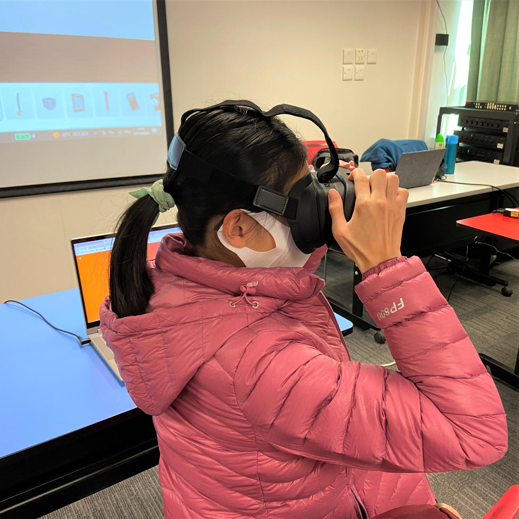 Virtual Reality (VR) for Junior | 初級虛擬現實世界工作室 (Ages 9-12)